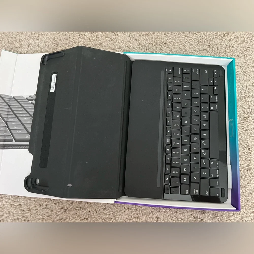 Logitech Type Plus iPad Air Folio Key Type + protective case